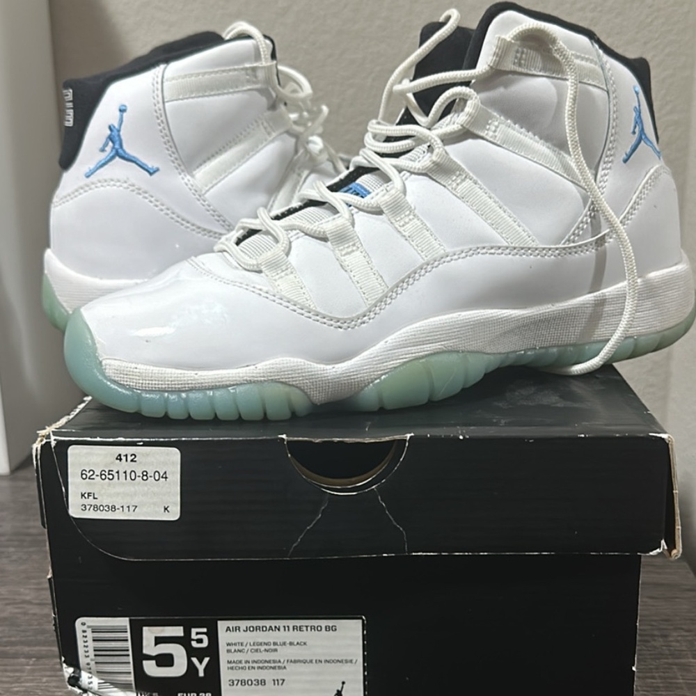 Jordan 11 Retro Legend Blue